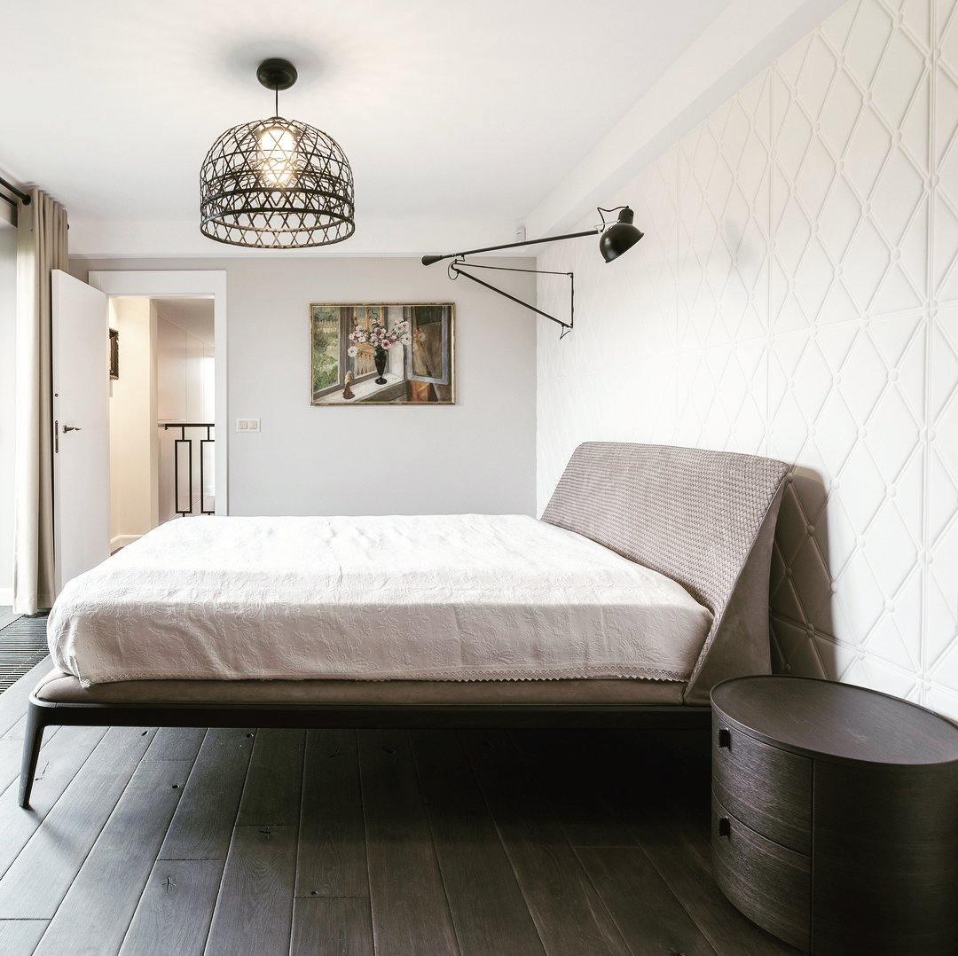 Black Swing-Arm Wall Light — Wall Sconce | Maison Monashee — view 34