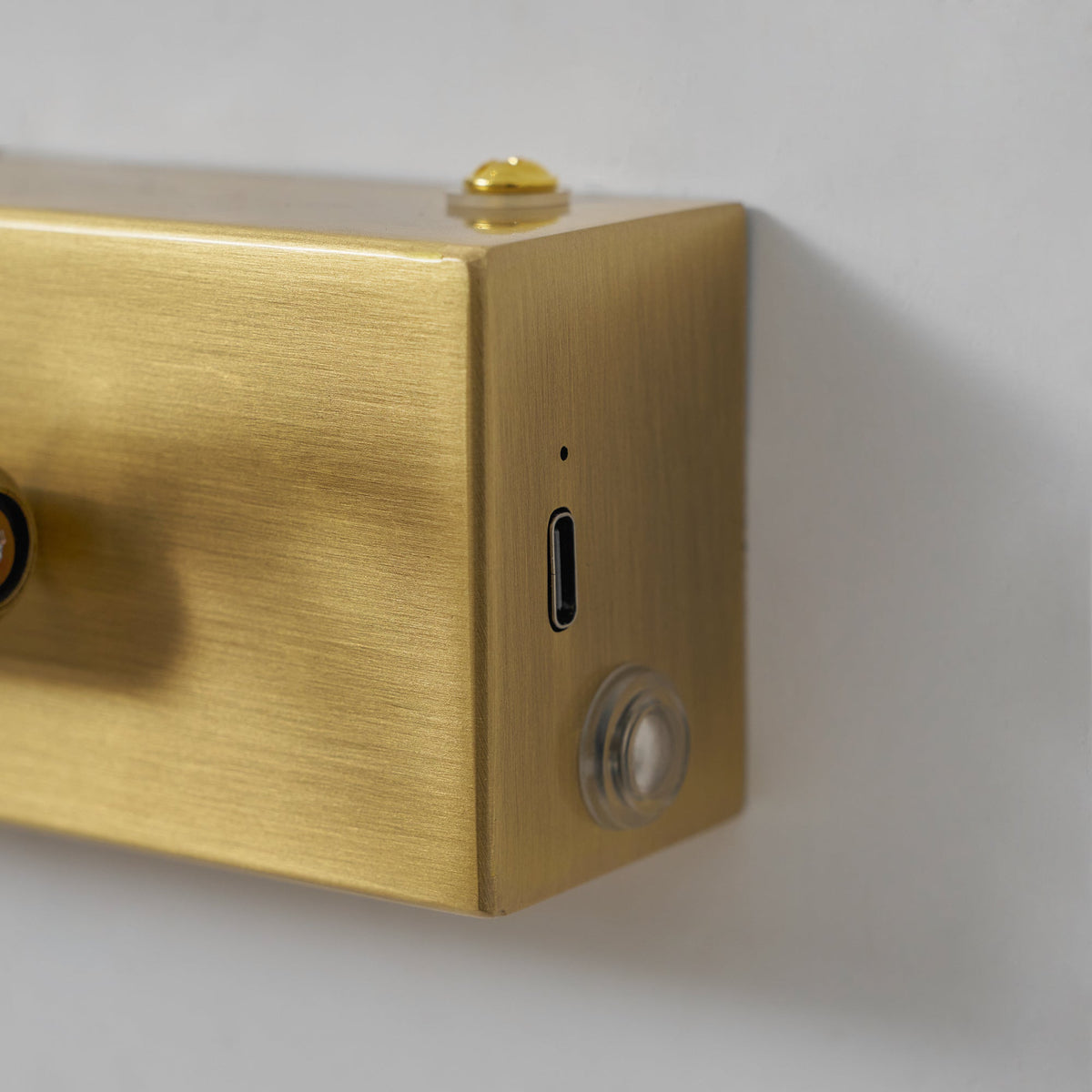 Linear Vanity Light — Wall Sconce | Maison Monashee — view 13