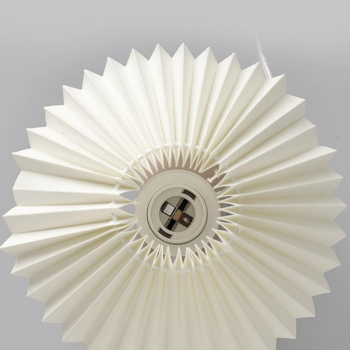 Small White Ceramic Table Lamp — Table Lamp | Maison Monashee — view 7