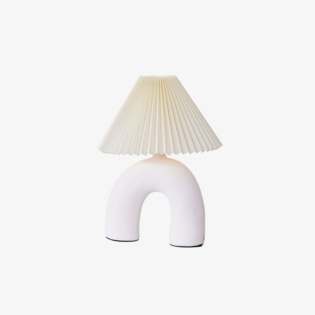 Small White Ceramic Table Lamp — Table Lamp | Maison Monashee — view 8