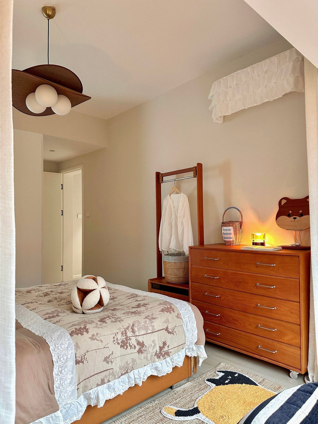 Flower Petal Chandelier — Chandelier | Maison Monashee — view 10