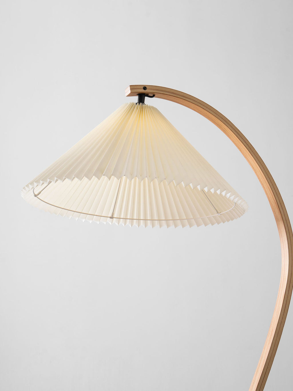 Scandinavian Wood Floor Lamp — Floor Lamp | Maison Monashee — view 141
