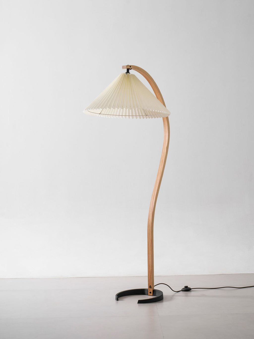 Scandinavian Wood Floor Lamp — Floor Lamp | Maison Monashee — view 142