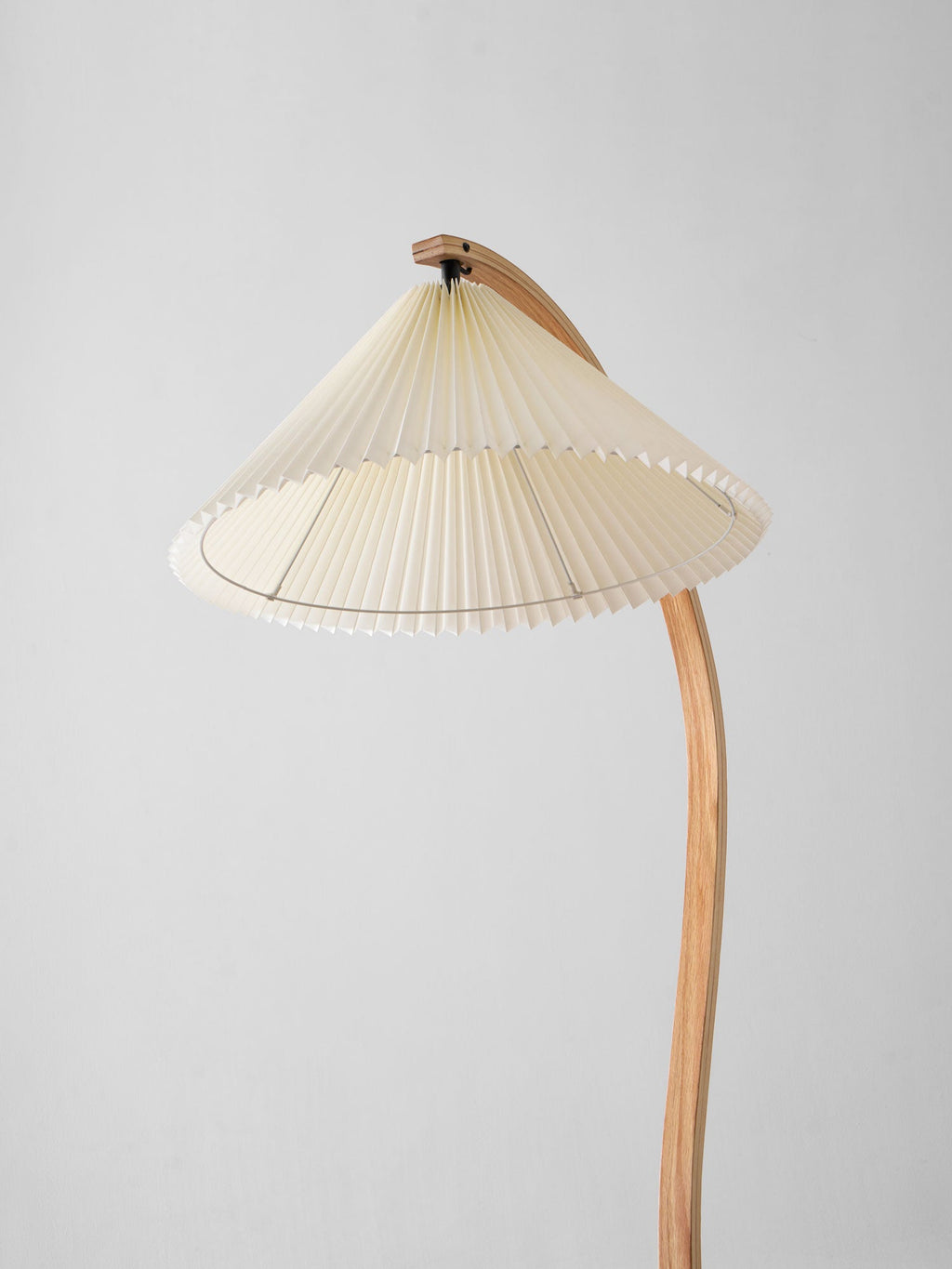 Scandinavian Wood Floor Lamp — Floor Lamp | Maison Monashee — view 143