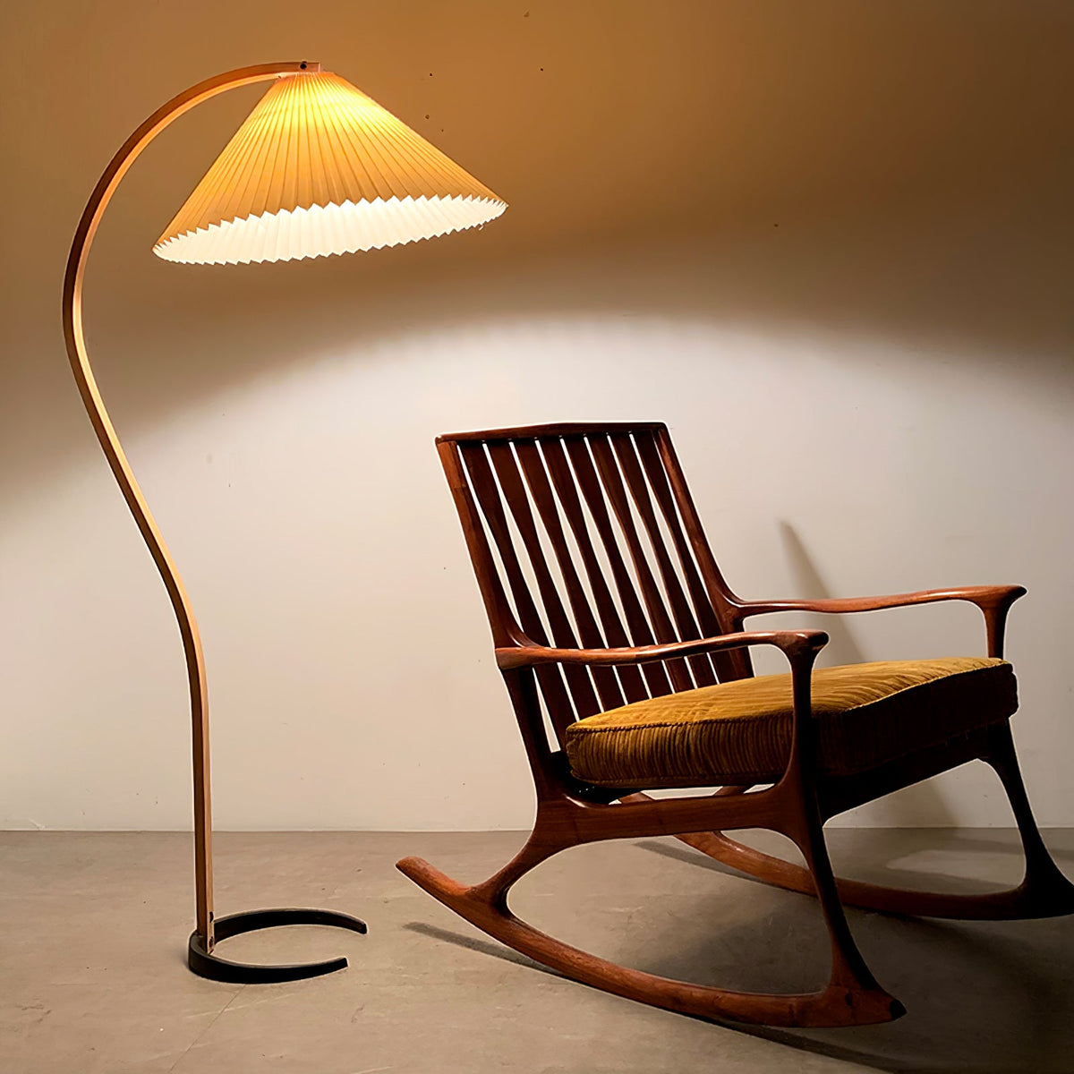 Scandinavian Wood Floor Lamp — Floor Lamp | Maison Monashee — view 115