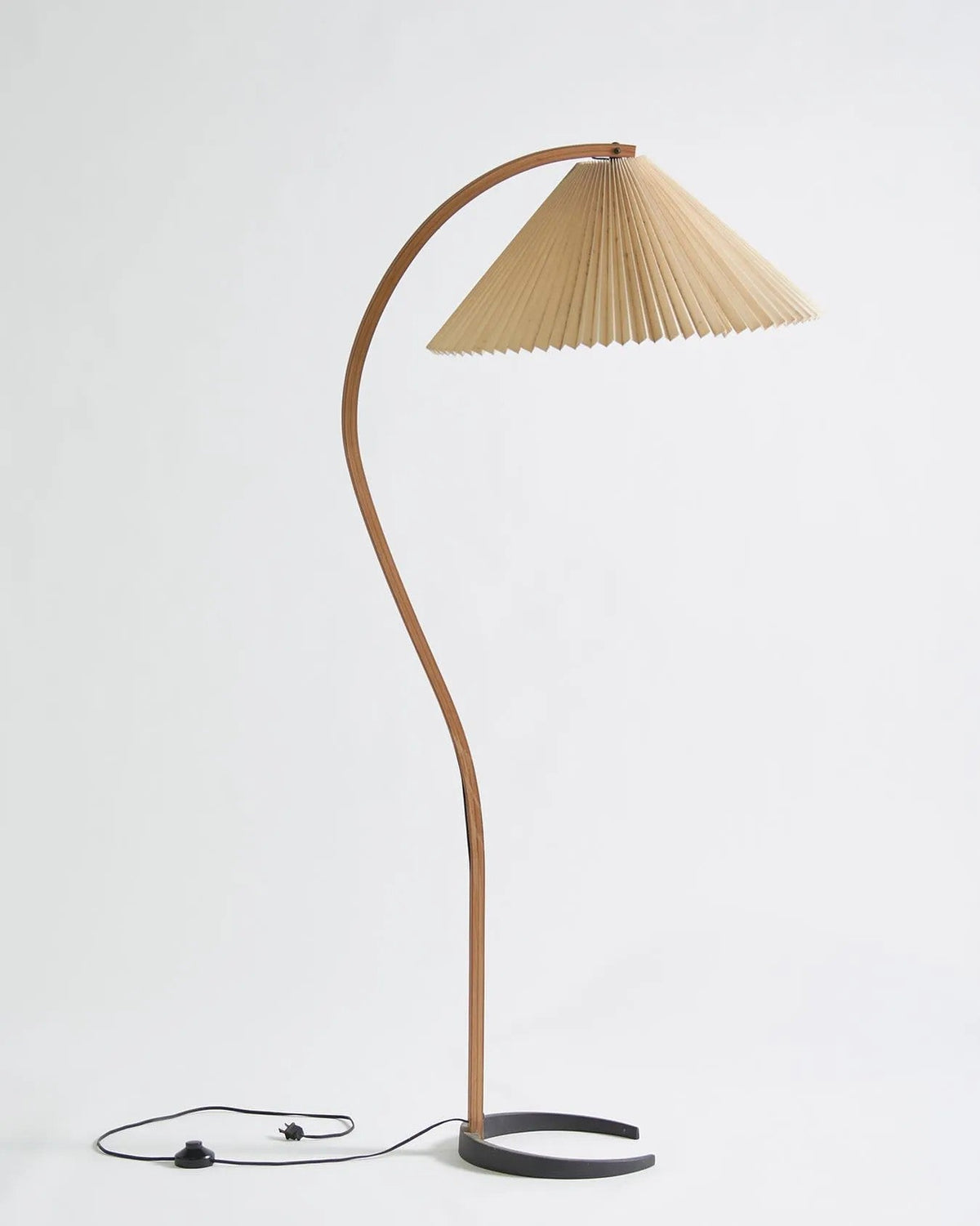Scandinavian Wood Floor Lamp — Floor Lamp | Maison Monashee — view 75