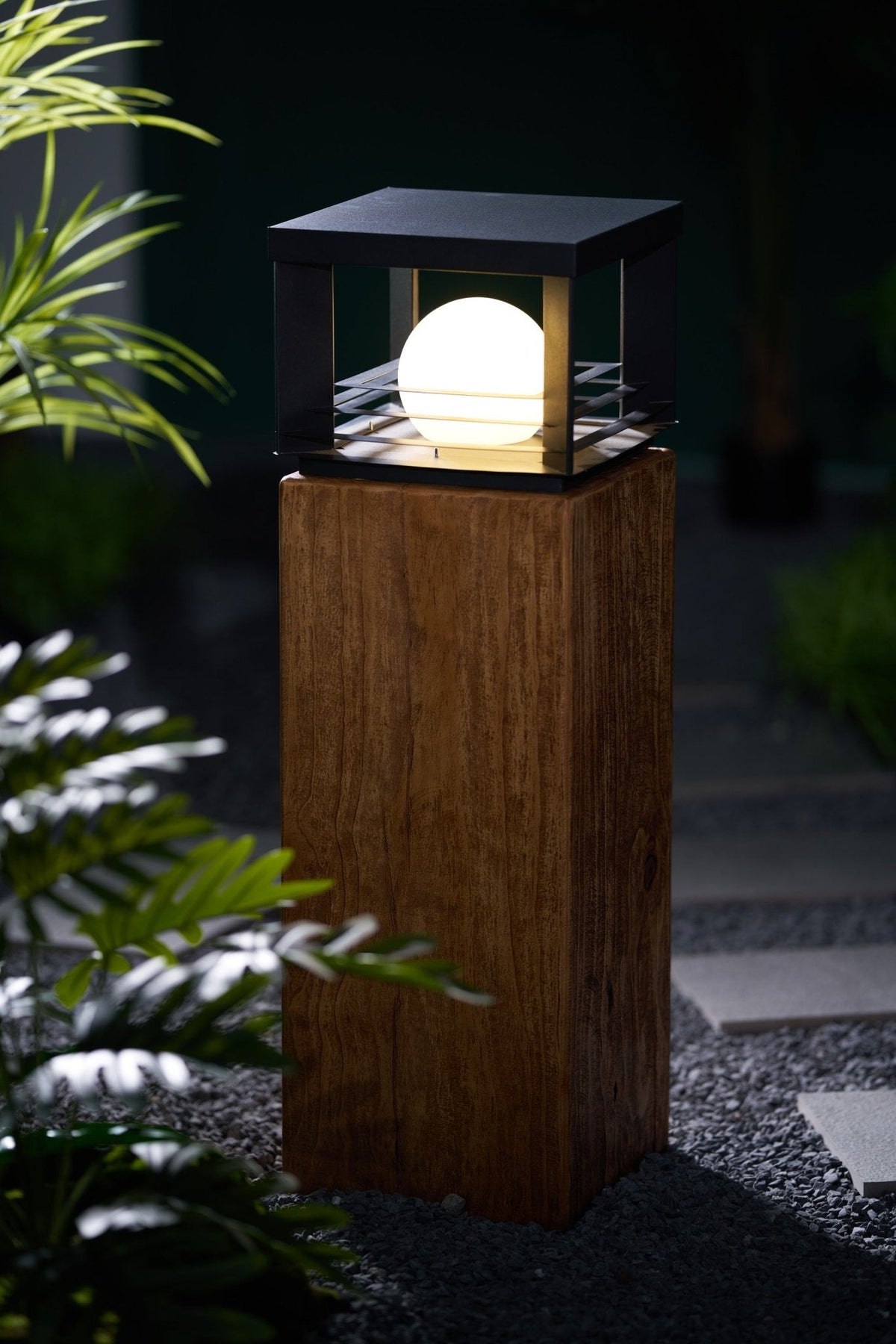 Black Outdoor Light Fixture — Outdoor Light | Maison Monashee — view 25