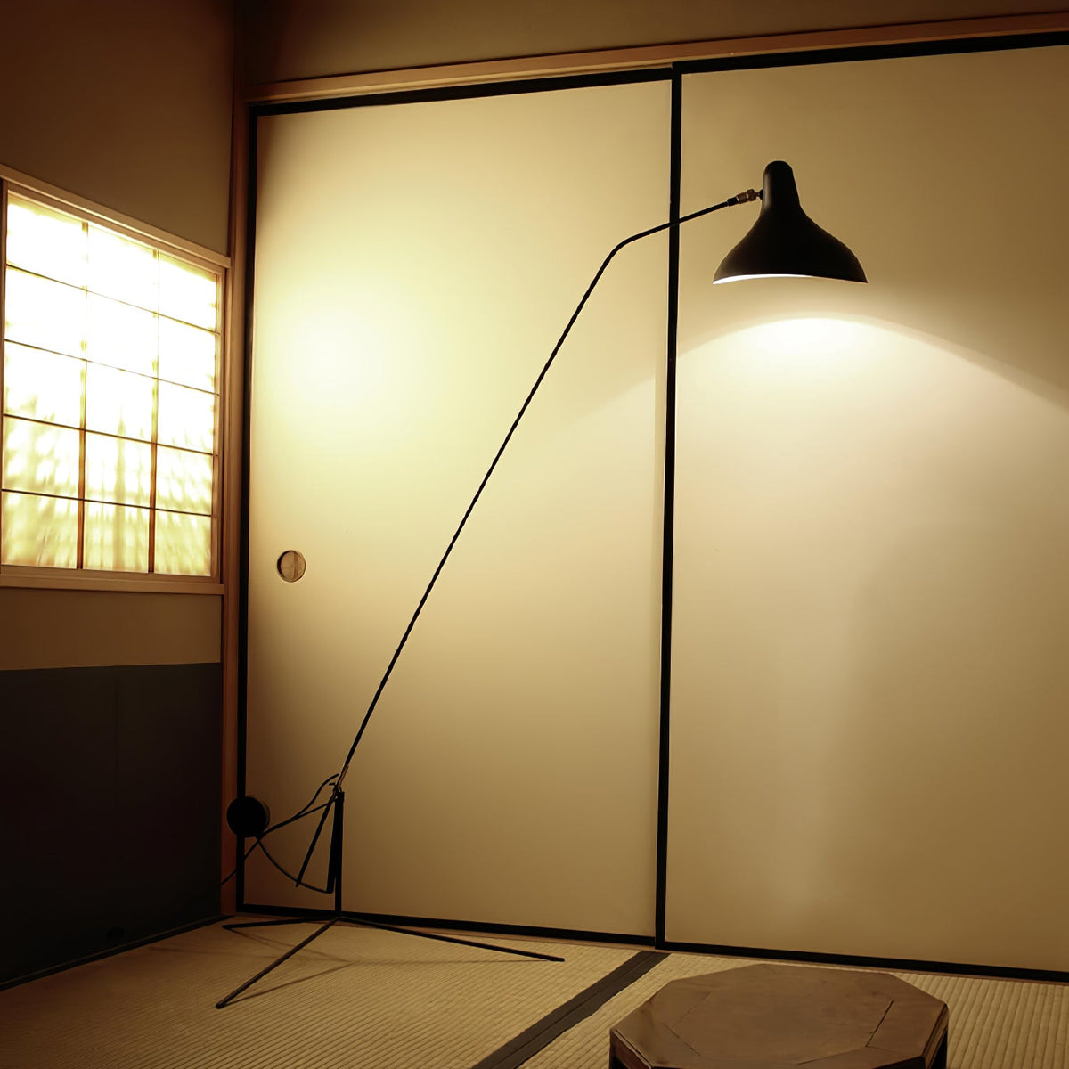 Black Metal Floor Lamp — Floor Lamp | Maison Monashee — view 10