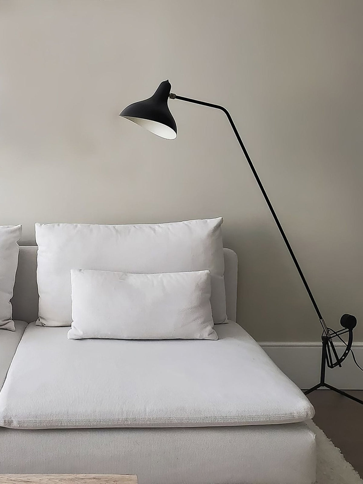 Black Metal Floor Lamp — Floor Lamp | Maison Monashee — view 15