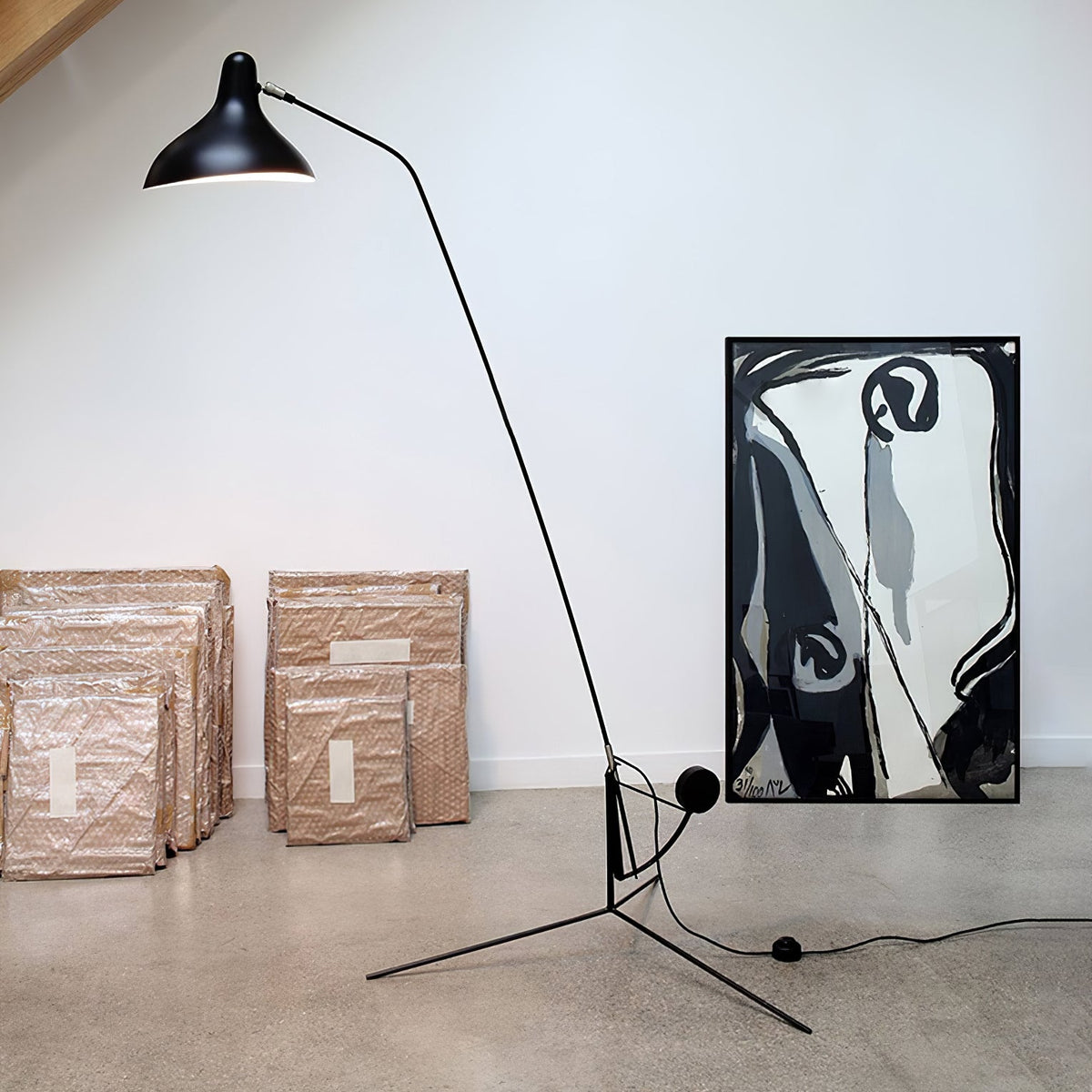 Black Metal Floor Lamp — Floor Lamp | Maison Monashee — view 16