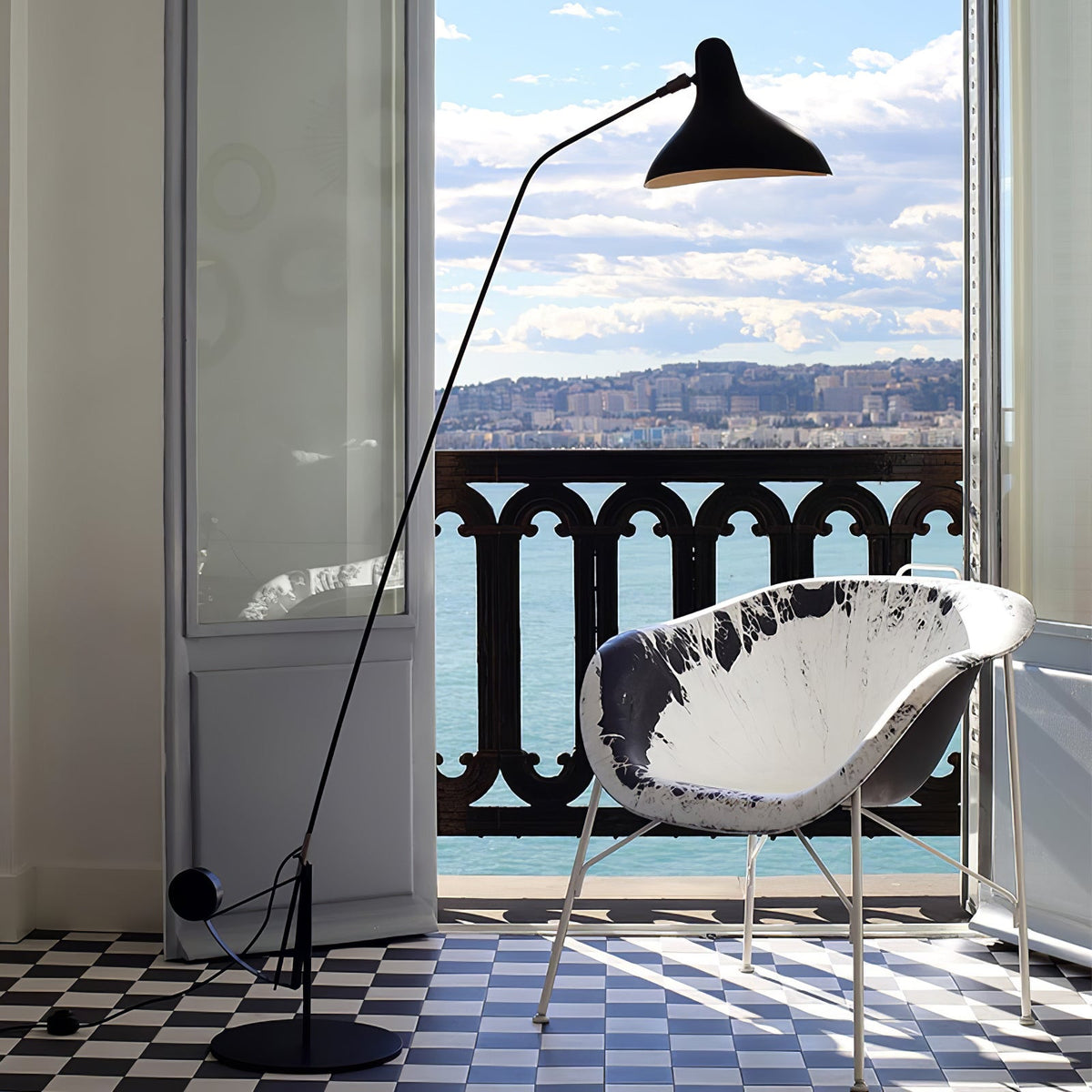 Black Metal Floor Lamp — Floor Lamp | Maison Monashee — view 5