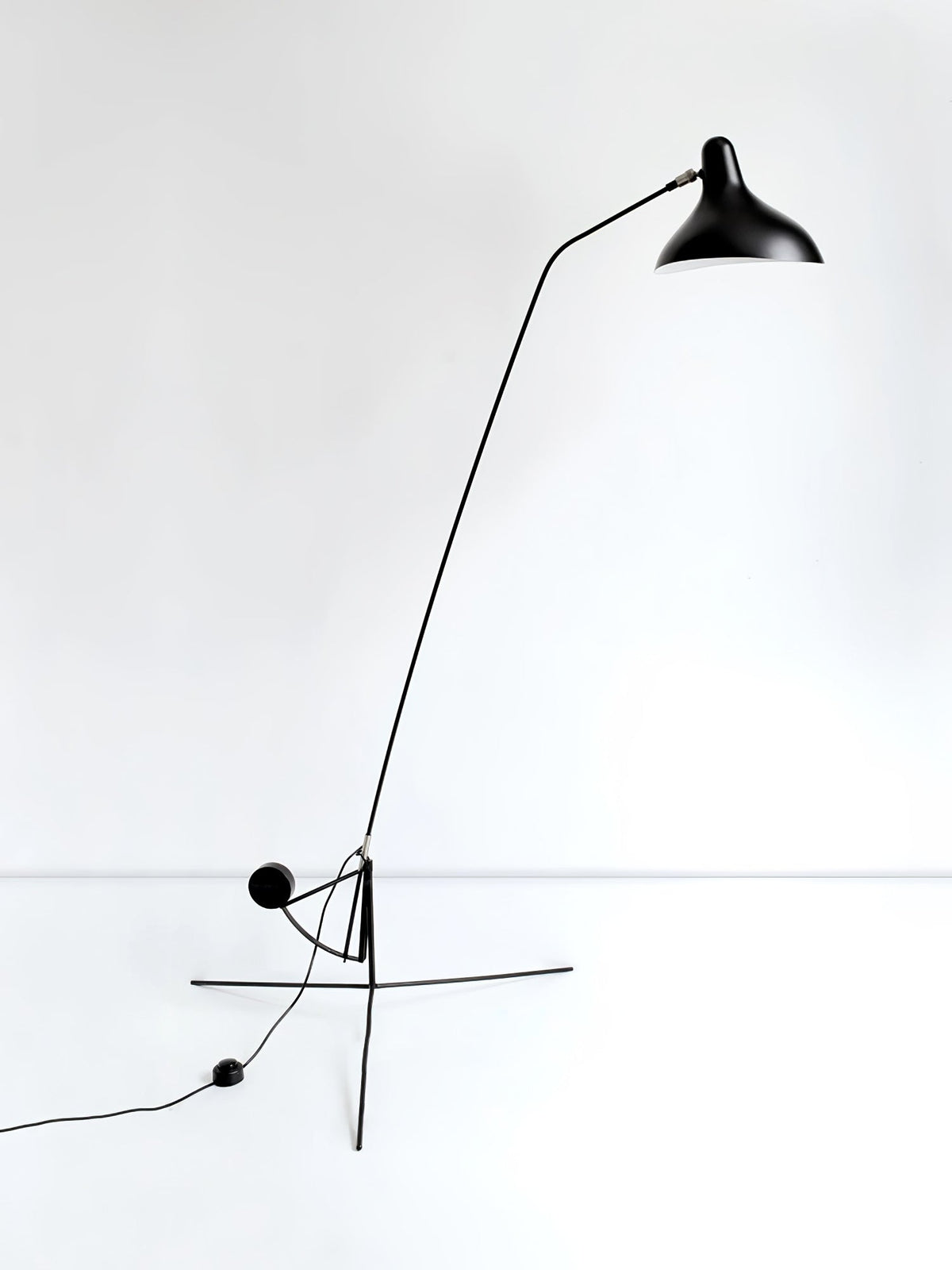 Black Metal Floor Lamp — Floor Lamp | Maison Monashee — view 7