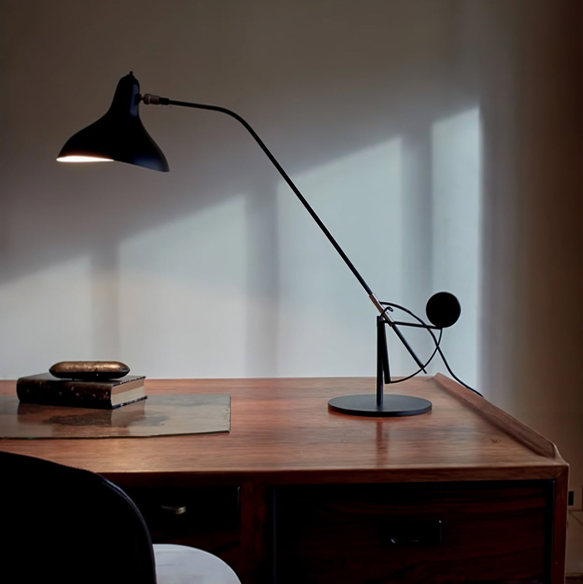 Minimalist Black Table Lamp — Table Lamp | Maison Monashee — view 7