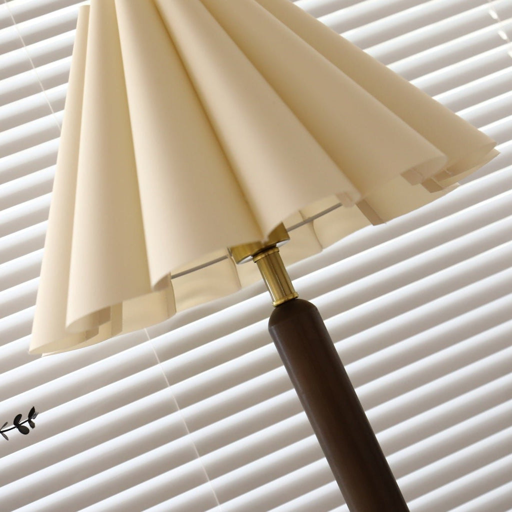 Vintage Looking Table Lamp — Table Lamp | Maison Monashee — view 5