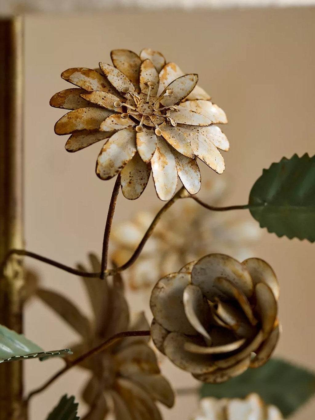 Metal Flower Table Lamp — Table Lamp | Maison Monashee — view 10
