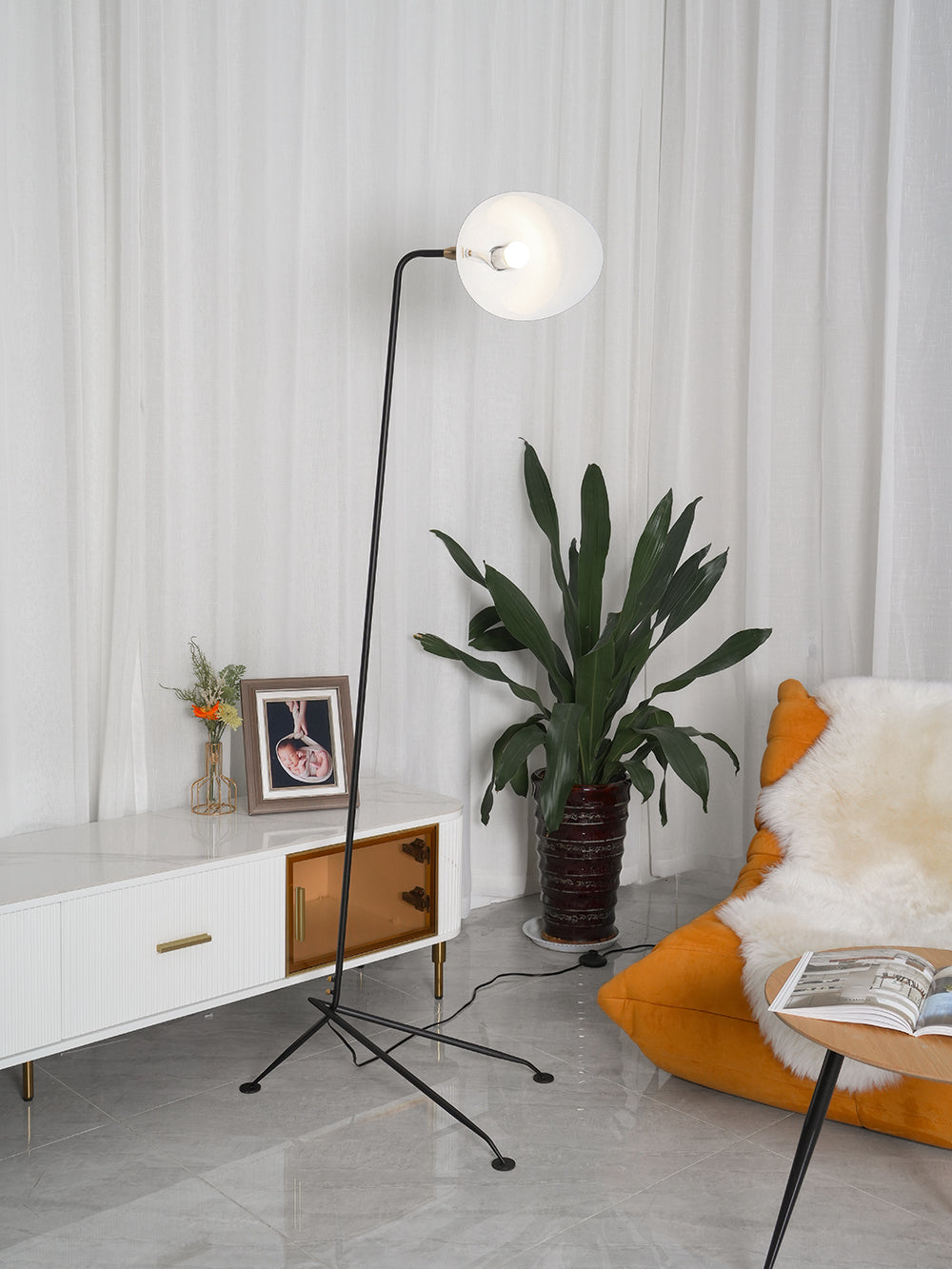 Vintage Metal Floor Lamp — Floor Lamp | Maison Monashee — view 44